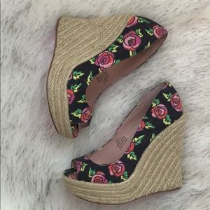 Betsey🌸Johnson Flower Wedges